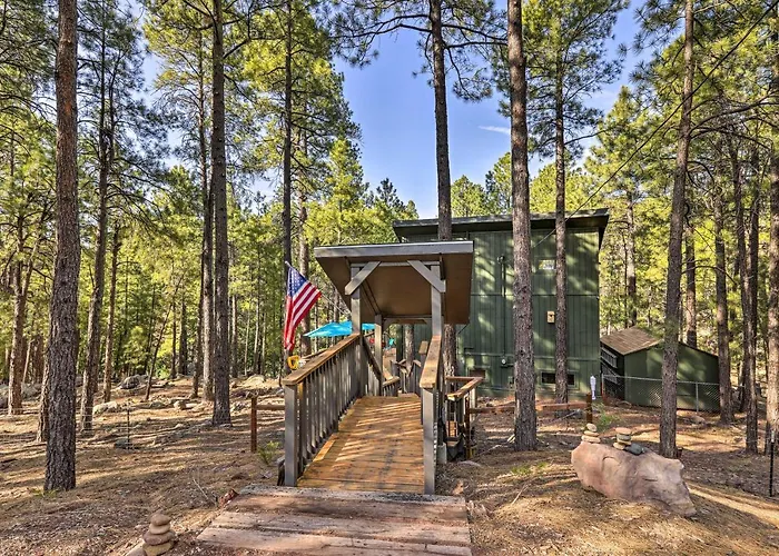 Holiday home Woodsy Flagstaff Hideaway W/ Deck + Sunroom! *