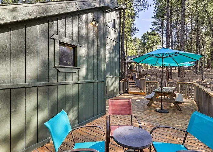 Woodsy Flagstaff Hideaway W/ Deck + Sunroom! Holiday home
