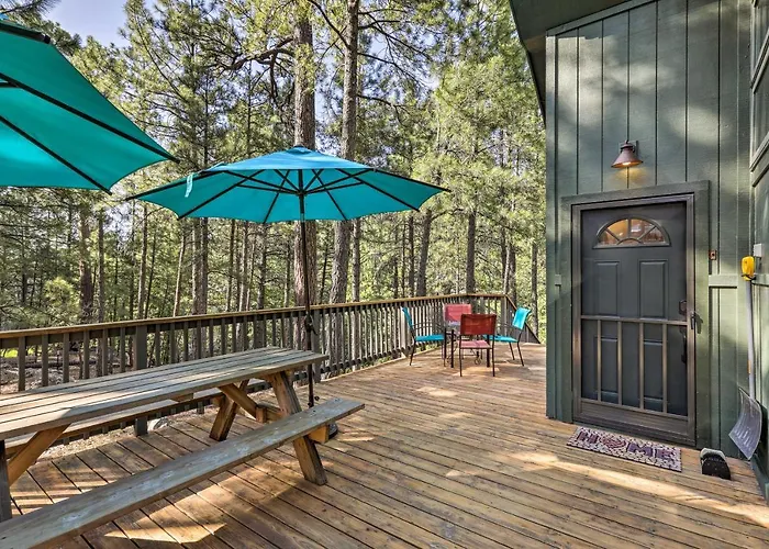 Сasa de vacaciones Woodsy Flagstaff Hideaway W/ Deck + Sunroom! *