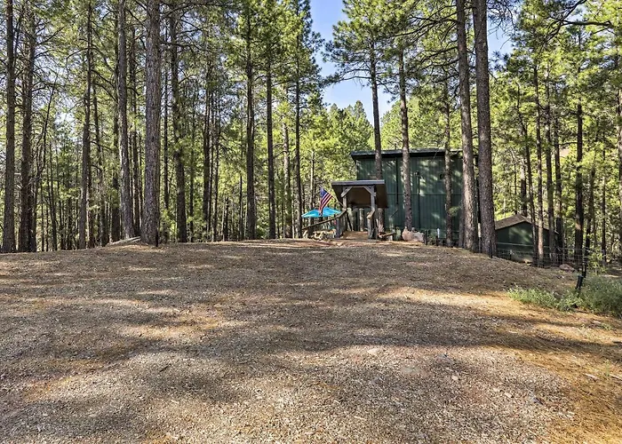 Woodsy Flagstaff Hideaway W/ Deck + Sunroom! Holiday home Mountainaire