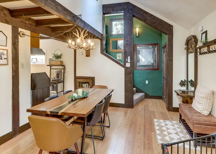 Woodsy Flagstaff Hideaway W/ Deck + Sunroom! * Mountainaire