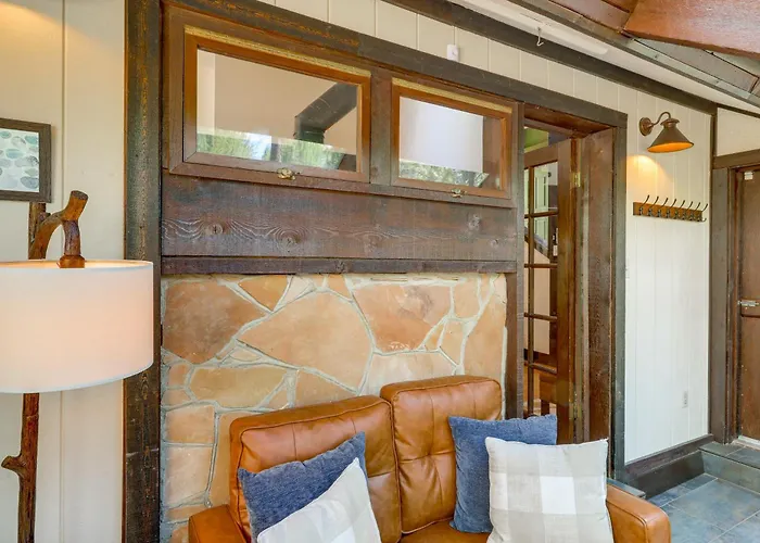 Woodsy Flagstaff Hideaway W/ Deck + Sunroom!