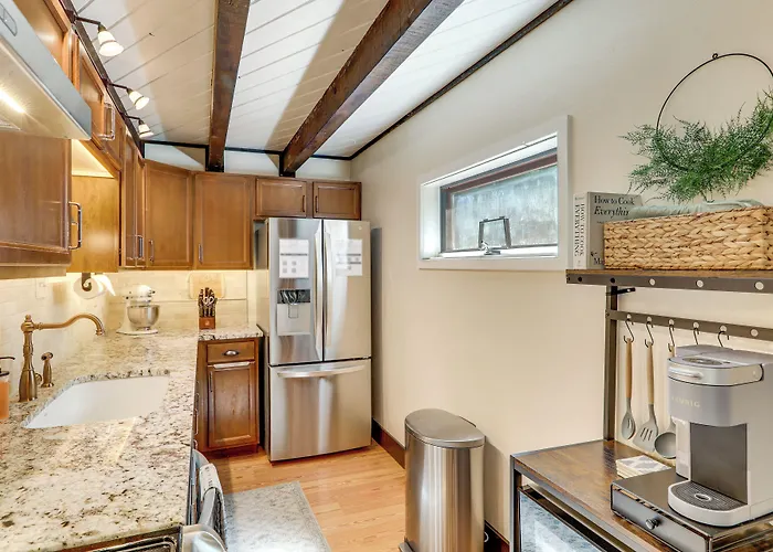 Holiday home Woodsy Flagstaff Hideaway W/ Deck + Sunroom! Mountainaire