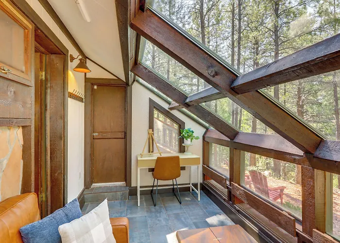 Woodsy Flagstaff Hideaway W/ Deck + Sunroom! Holiday home Mountainaire