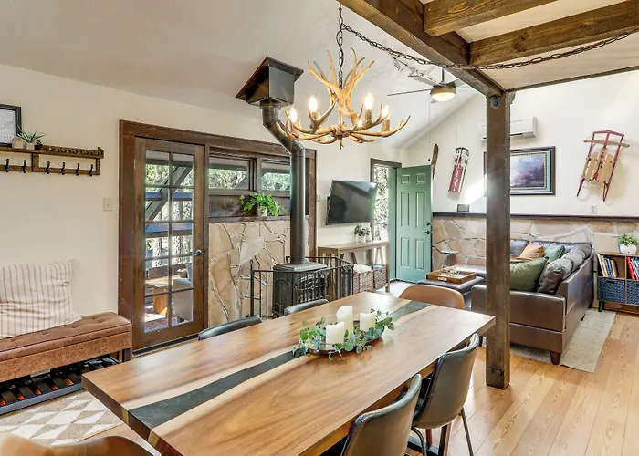 Woodsy Flagstaff Hideaway W/ Deck + Sunroom! Mountainaire